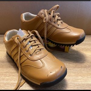 Belleza Women’s Tan Walking Shoes Size 9
